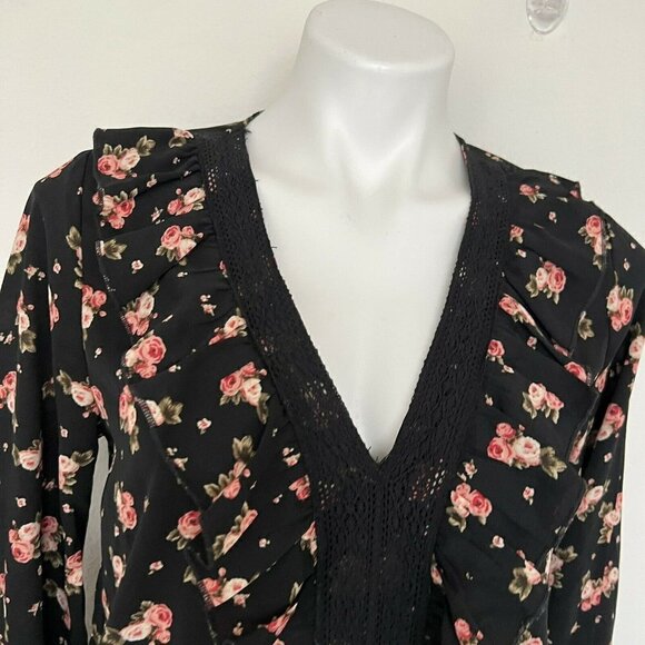 𝅺VINTAGE cottage tiny floral ruffle lace blouse top SMALL Long Sleeve black - Picture 2 of 9